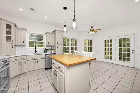 Kitchen - 335 Loretto Rd, Springfield, KY 40069 photo 3 of 5