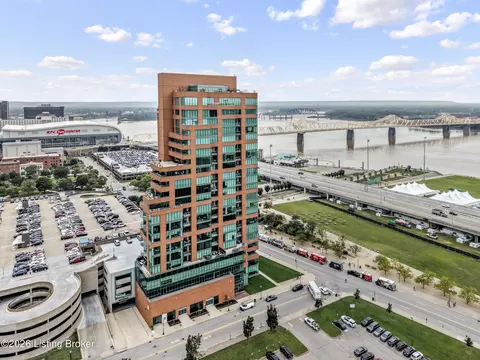 222 E Witherspoon St #902, Louisville, KY 40202