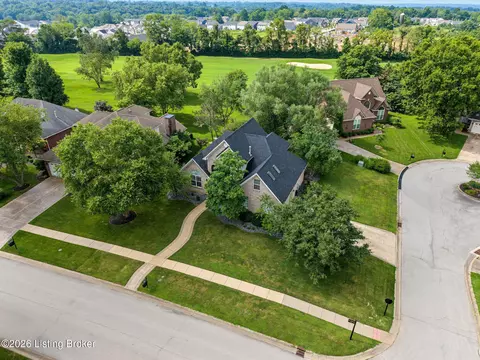 1201 Crosstimbers Dr, Louisville, KY 40245
