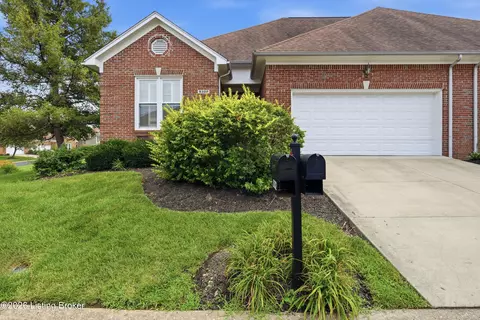 8302 Dravo Cir, Louisville, KY 40220