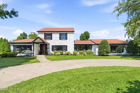 6703 Woodhaven Rd, Louisville, KY 40228