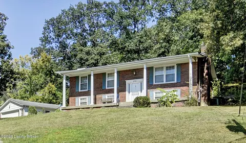 5702 Deep Forest Ct, Louisville, KY 40214
