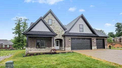 7902 Wagon Trl Ct, Louisville, KY 40291