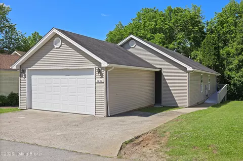 9808 Williamsborough Ln, Louisville, KY 40291