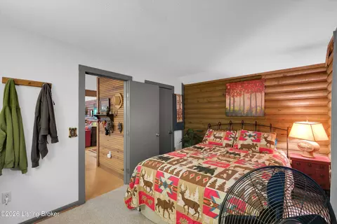 Bedroom - 999 Penn Run Rd, Bee Spring, KY 42207 photo 2 of 8