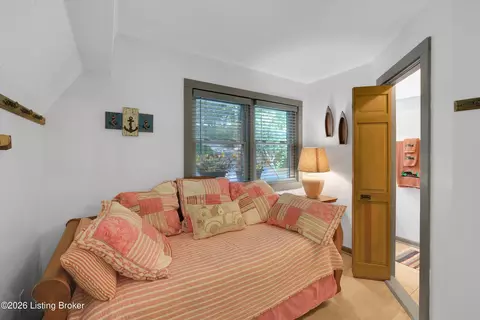 Bedroom - 999 Penn Run Rd, Bee Spring, KY 42207 photo 7 of 8