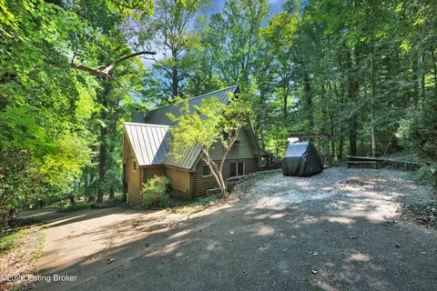 Exterior - 999 Penn Run Rd, Bee Spring, KY 42207 photo 18 of 20