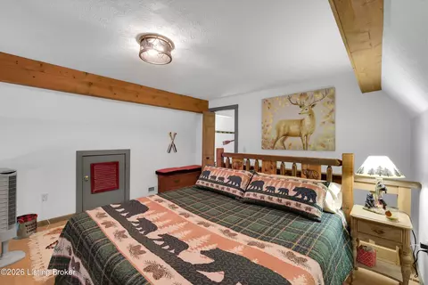 Bedroom - 999 Penn Run Rd, Bee Spring, KY 42207 photo 6 of 8