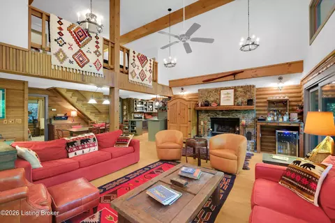 Living - 999 Penn Run Rd, Bee Spring, KY 42207 photo 3 of 4