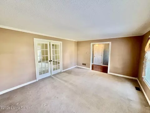 Living - 135 Brookside Dr, Springfield, KY 40069 photo 1 of 10