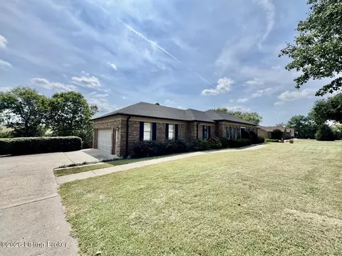 Exterior - 135 Brookside Dr, Springfield, KY 40069 photo 6 of 6