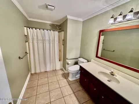 Bath - 135 Brookside Dr, Springfield, KY 40069 photo 1 of 4