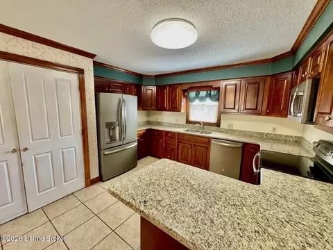Kitchen - 135 Brookside Dr, Springfield, KY 40069 photo 1 of 4