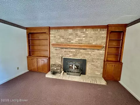 Living - 135 Brookside Dr, Springfield, KY 40069 photo 9 of 10