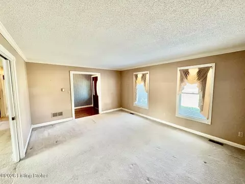 Living - 135 Brookside Dr, Springfield, KY 40069 photo 4 of 10