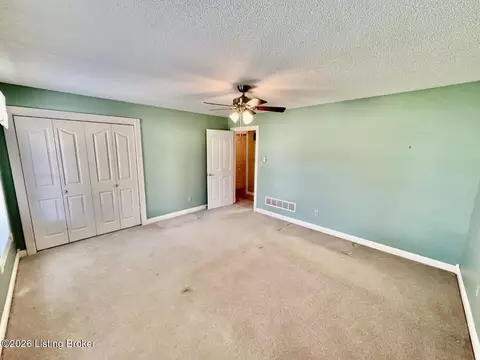 Bedroom - 135 Brookside Dr, Springfield, KY 40069 photo 2 of 7
