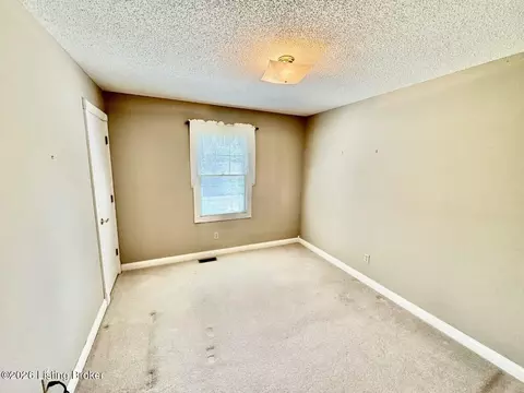 Bedroom - 135 Brookside Dr, Springfield, KY 40069 photo 3 of 7
