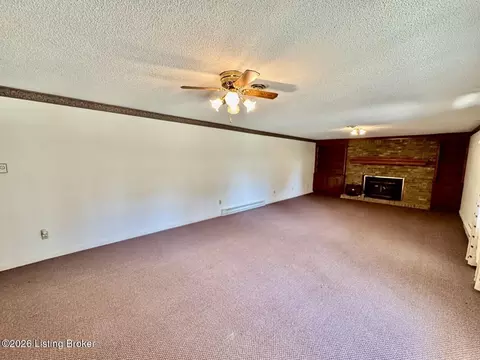 Living - 135 Brookside Dr, Springfield, KY 40069 photo 8 of 10