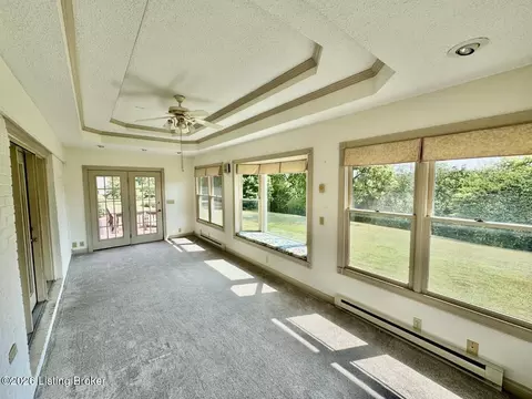 Exterior - 135 Brookside Dr, Springfield, KY 40069 photo 2 of 6