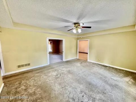 Living - 135 Brookside Dr, Springfield, KY 40069 photo 7 of 10