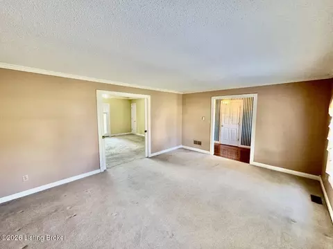 Living - 135 Brookside Dr, Springfield, KY 40069 photo 2 of 10