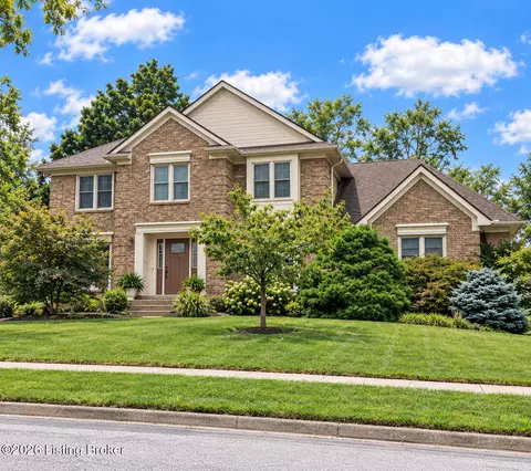 818 Foxgate Rd, Louisville, KY 40223