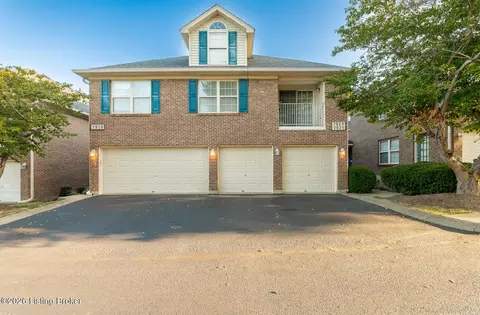 7921 Grand Cascade Dr, Louisville, KY 40228