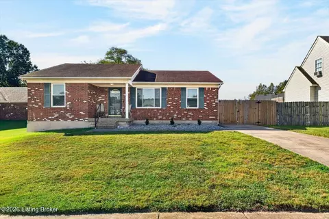 7102 River Field Dr, Louisville, KY 40258