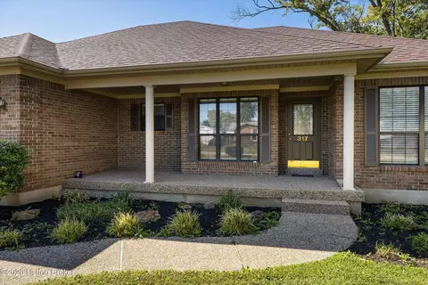 317 Centerview Dr, Shepherdsville, KY 40165