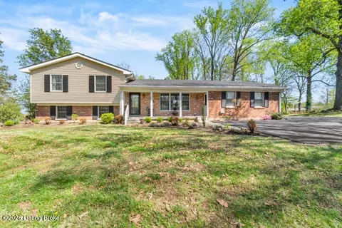 7402 Smyrna Rd, Louisville, KY 40228