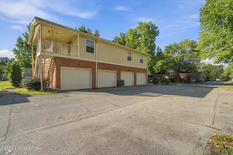 3008 Treeview Ct, Louisville, KY 40214
