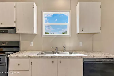 Kitchen - 96 Grace Ln, Constantine, KY 40140 photo 2 of 5