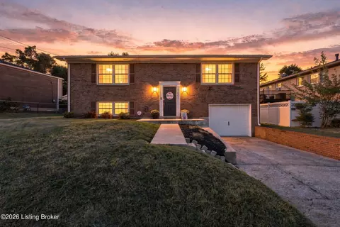 8601 Gainsborough Dr, Louisville, KY 40291