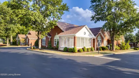 8228 St Andrews Village Dr, Louisville, KY 40241
