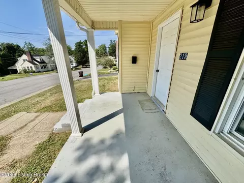 Exterior - 219 E Virginia Ave, Springfield, KY 40069 photo 2 of 4