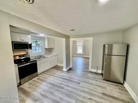 Kitchen - 219 E Virginia Ave, Springfield, KY 40069 photo 3 of 3