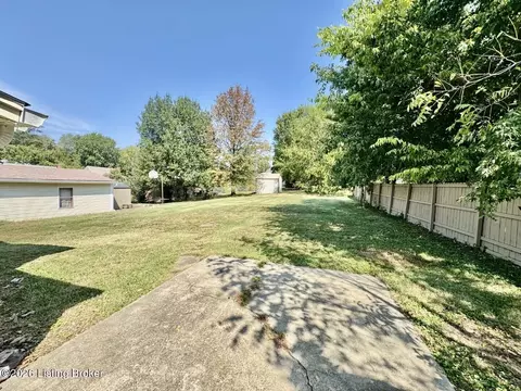 Exterior - 219 E Virginia Ave, Springfield, KY 40069 photo 3 of 4