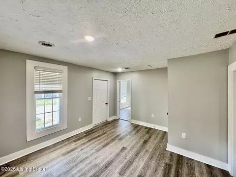 Living - 219 E Virginia Ave, Springfield, KY 40069 photo 1 of 3