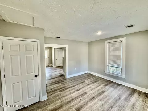 Living - 219 E Virginia Ave, Springfield, KY 40069 photo 2 of 3