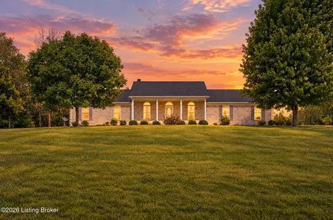 1196 Deerwood Dr, Coxs Creek, KY 40013