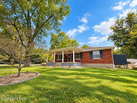 10001 Vega Ln, Louisville, KY 40272