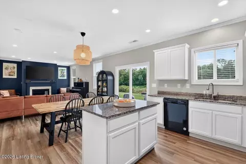 11820 Beacon Ct, Louisville, KY 40299