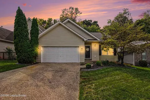 10400 Pinoak View Dr, Jeffersontown, KY 40299