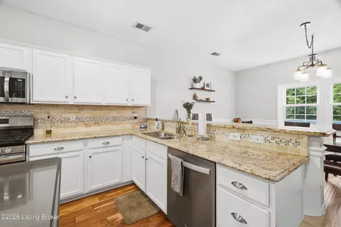 Kitchen - 14417 Spring Dr, Prospect, KY 40059 photo 6 of 8