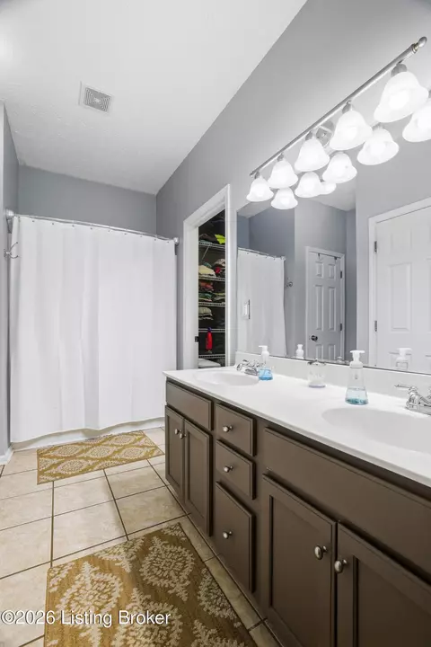 Bath - 14417 Spring Dr, Prospect, KY 40059 photo 3 of 6