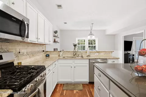 Kitchen - 14417 Spring Dr, Prospect, KY 40059 photo 5 of 8