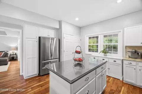 Kitchen - 14417 Spring Dr, Prospect, KY 40059 photo 1 of 8