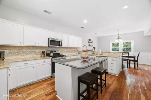 Kitchen - 14417 Spring Dr, Prospect, KY 40059 photo 3 of 8