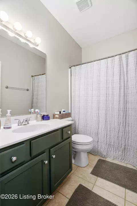 Bath - 14417 Spring Dr, Prospect, KY 40059 photo 5 of 6