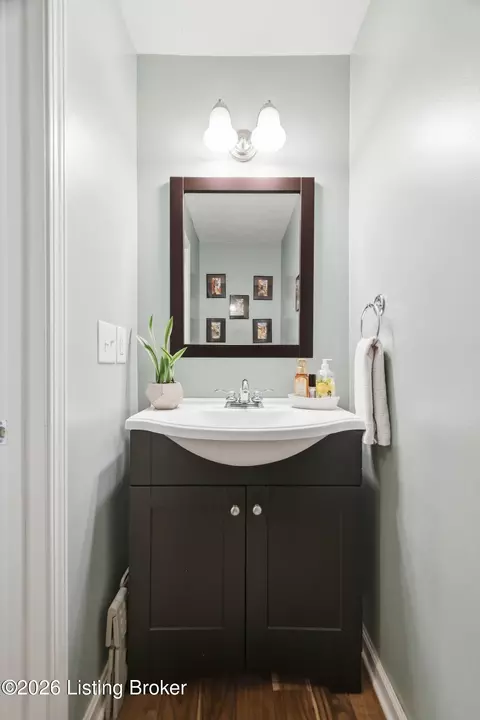 Bath - 14417 Spring Dr, Prospect, KY 40059 photo 1 of 6